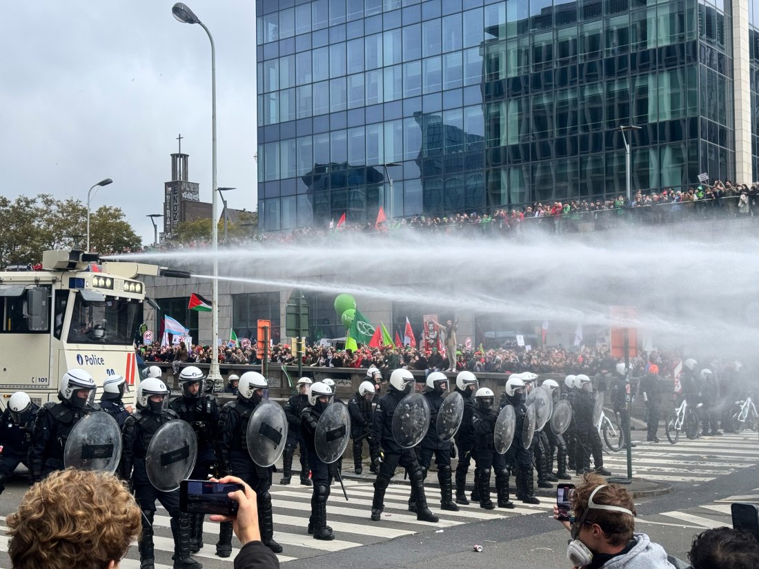 Мащабни протести в Белгия срещу пенсионната реформа: 100 000 на улицата