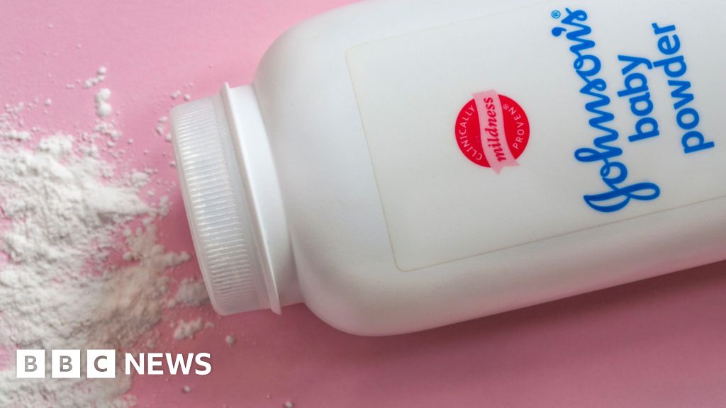 Johnson & Johnson изправена пред мащабен съдебен иск във Великобритания за рискове от талк на прах