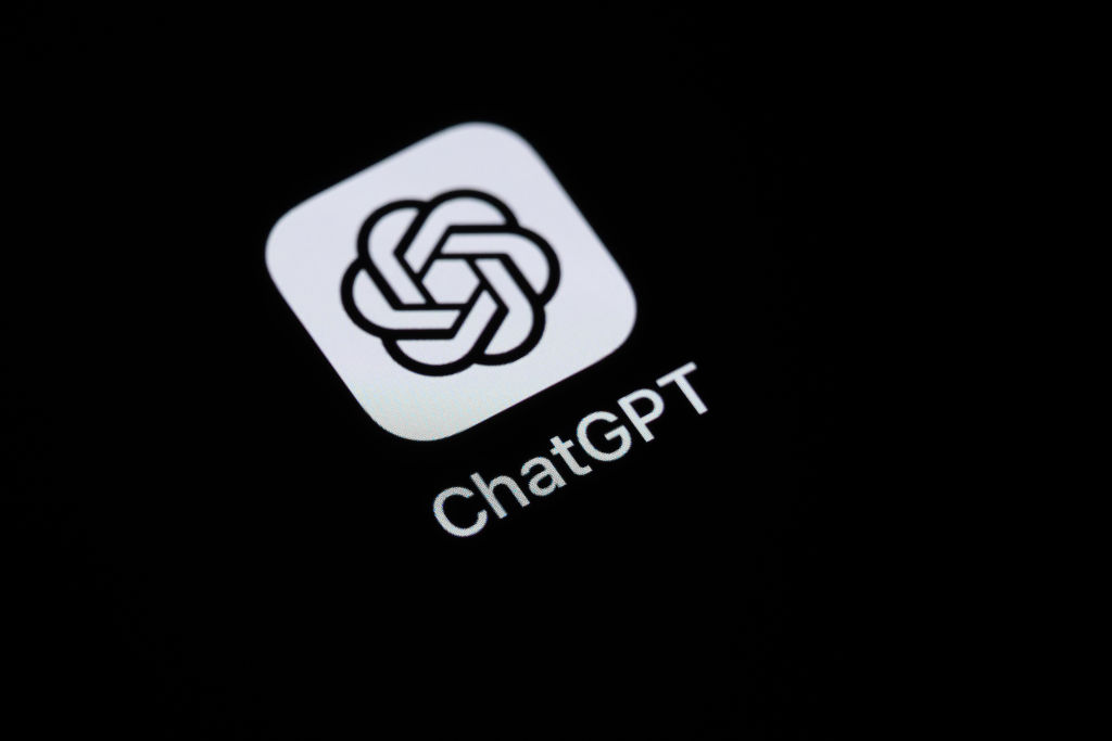 Забавяне в растежа на мобилното приложение на ChatGPT: Какво означава това за потребителите?