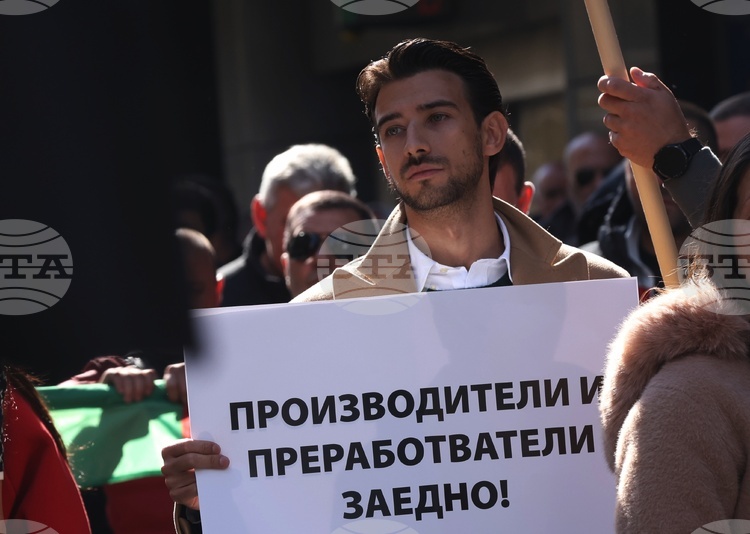 Земеделски организации подкрепят министър Тахов срещу исканията за оставка
