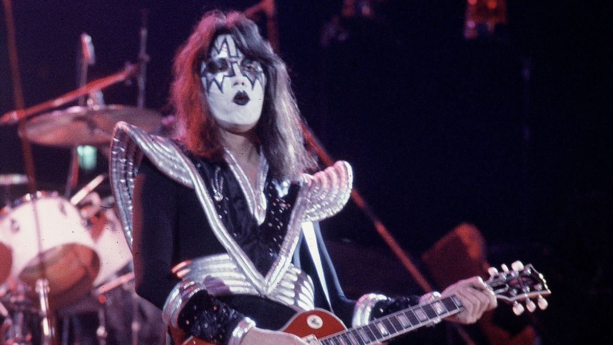 Почина Ace Frehley, основател на KISS и легендарен китарист