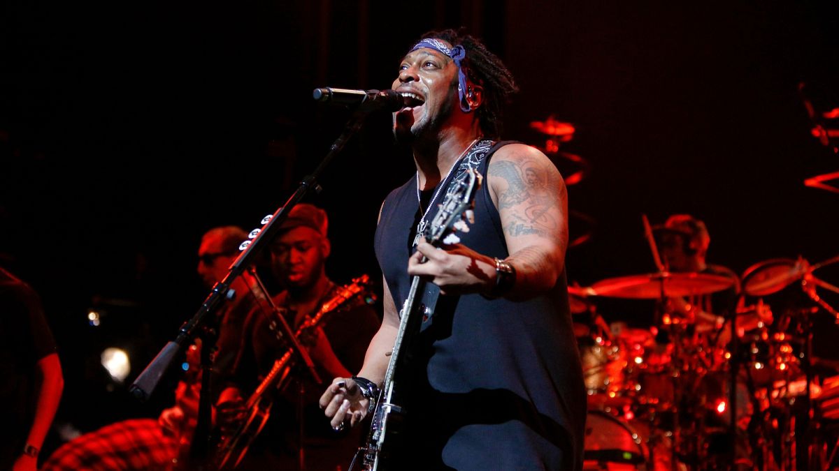 Известни личности отдават почит на D'Angelo, пионер на нео-соул музиката, починал на 51