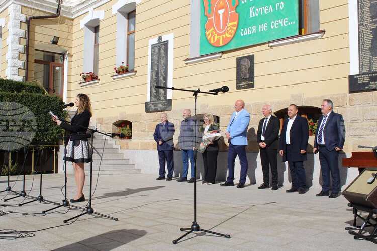 Котел отбеляза Деня на будителите с концерт и празнична програма