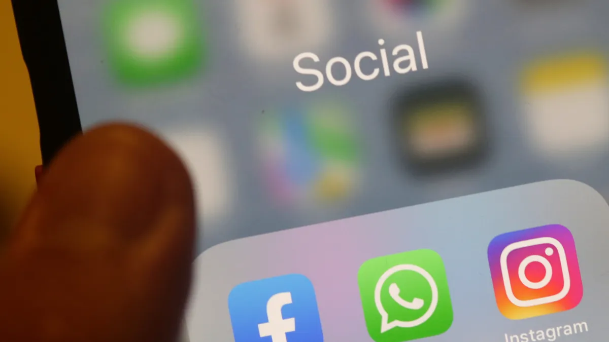 Русия заплашва да блокира WhatsApp: Международни и вътрешни последици