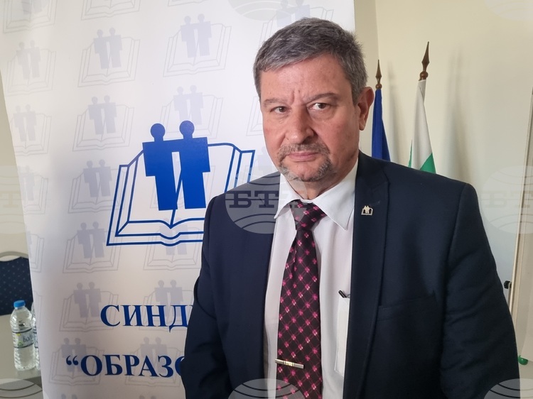 Синдикатът „Образование“: Пропускателният режим в училищата в ЕС и България