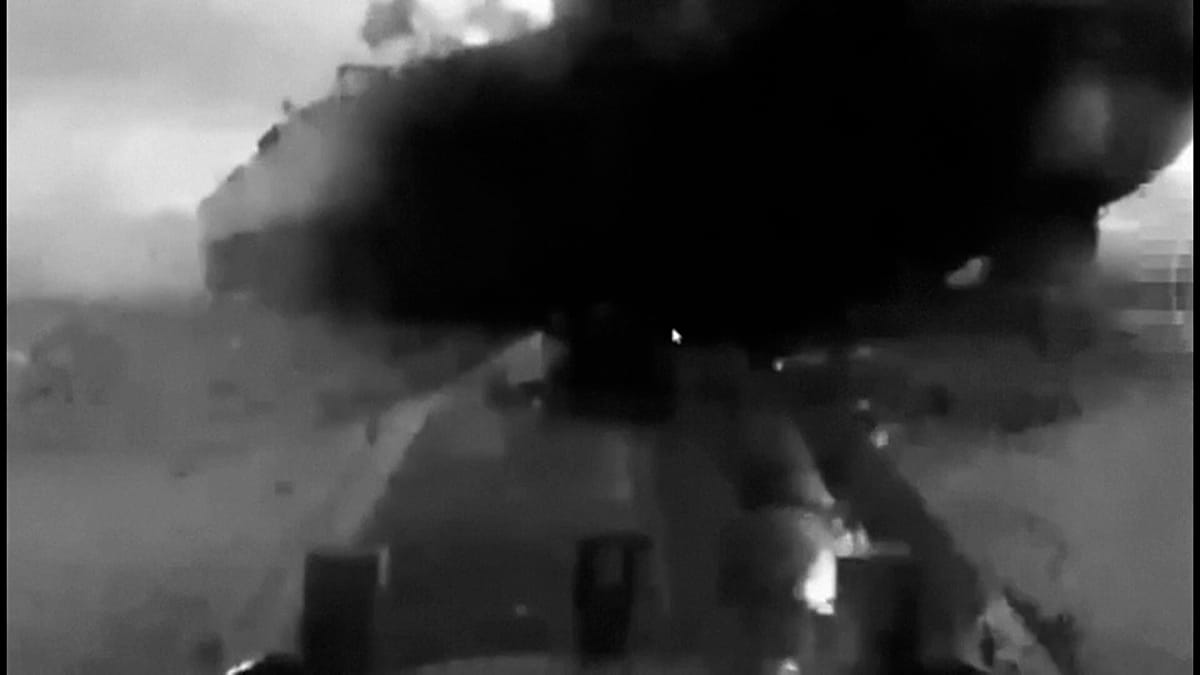Украйна публикува видео от нападение с дронове срещу руски танкери в Черно море