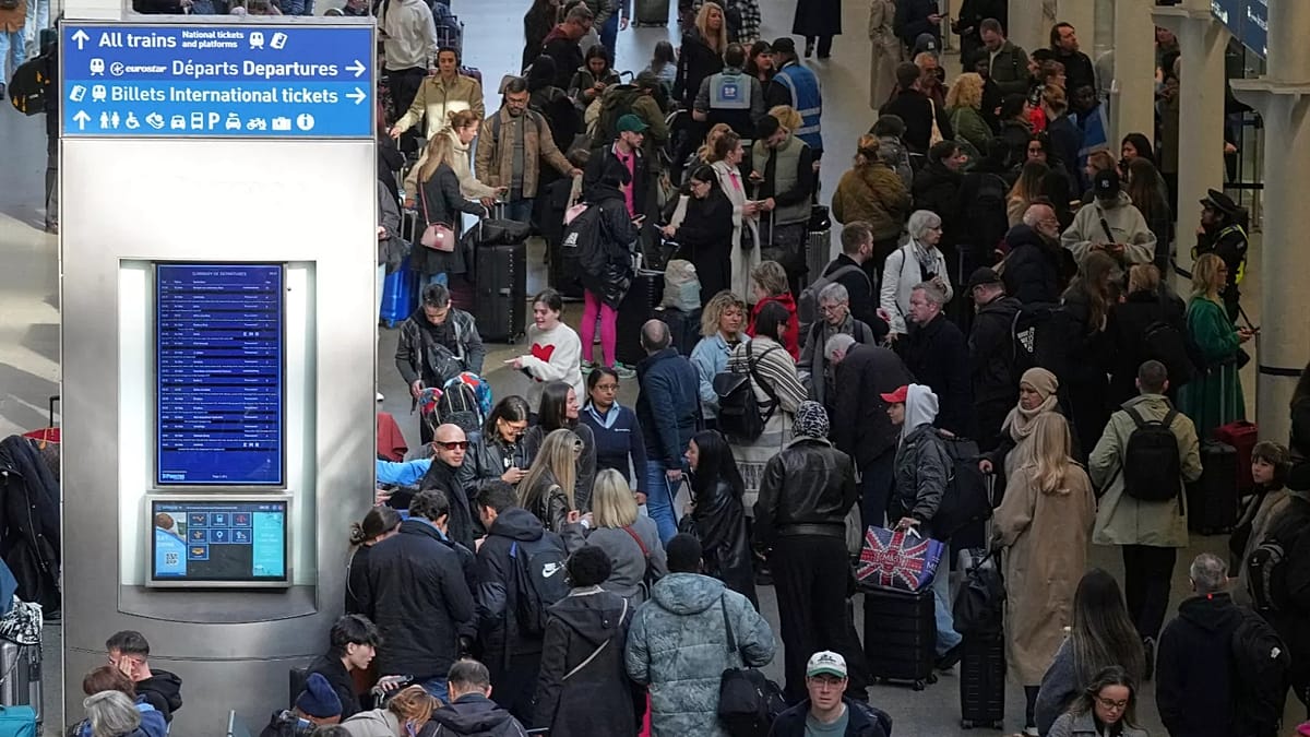 Eurostar предупреждава пътниците да не пътуват след голямо прекъсване в тунела под Ламанша