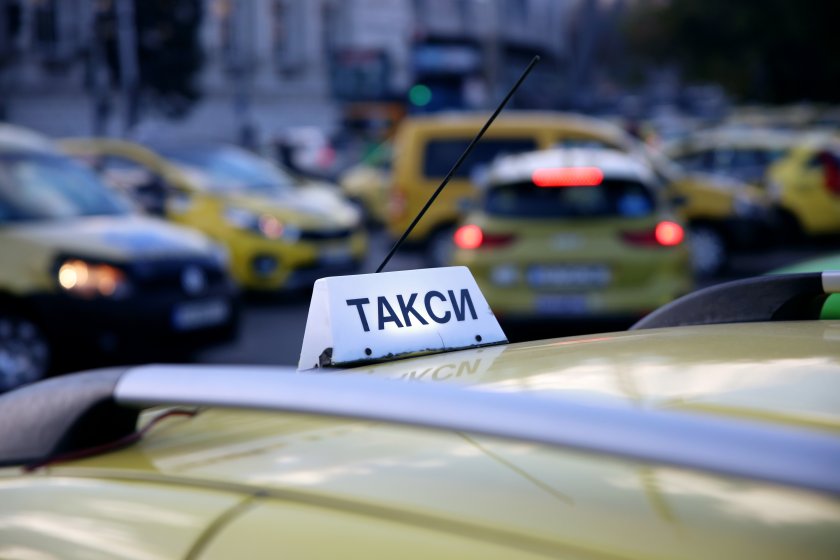 Преходът към евро в таксиметровия бранш: Готови ли са шофьорите за новогодишната нощ?