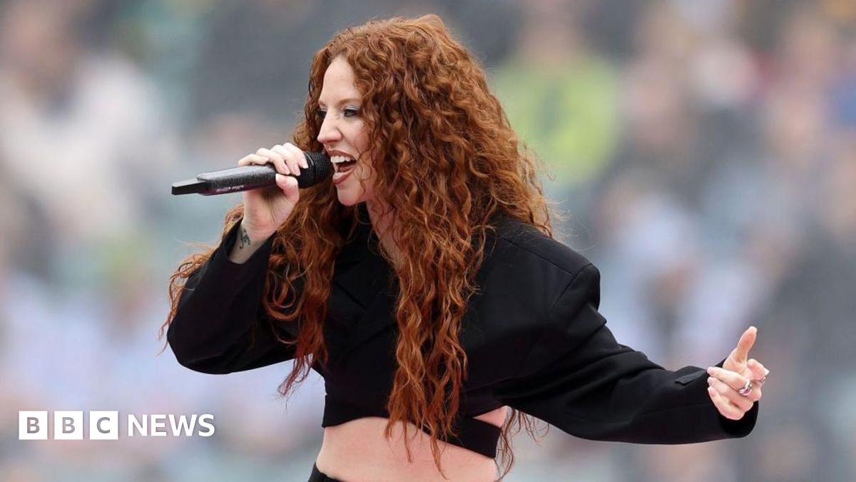 Jess Glynne: TikTok възражда хит от 2015 като песен на годината в UK