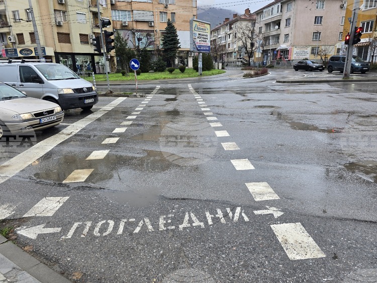 Пътни инциденти в Сливен и страната: 74-годишна жена блъсната на пешеходна пътека
