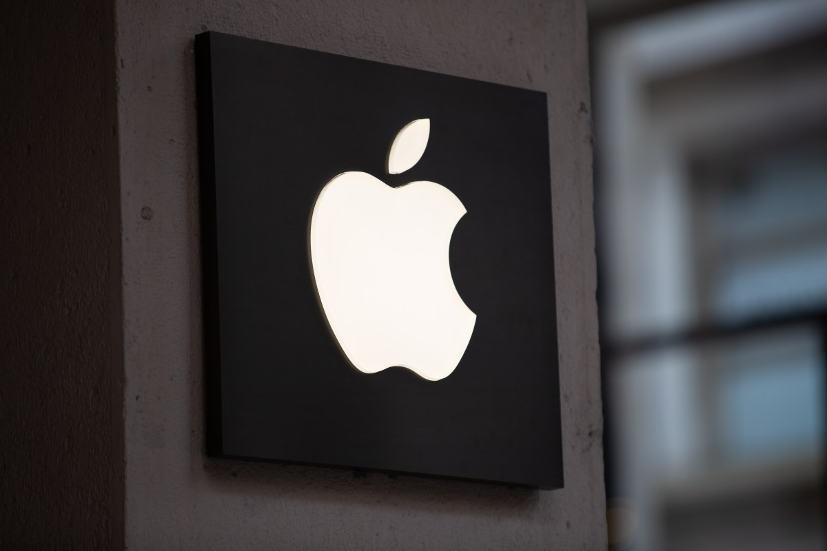 Apple разработва AI носимо устройство: Конкуренция на OpenAI
