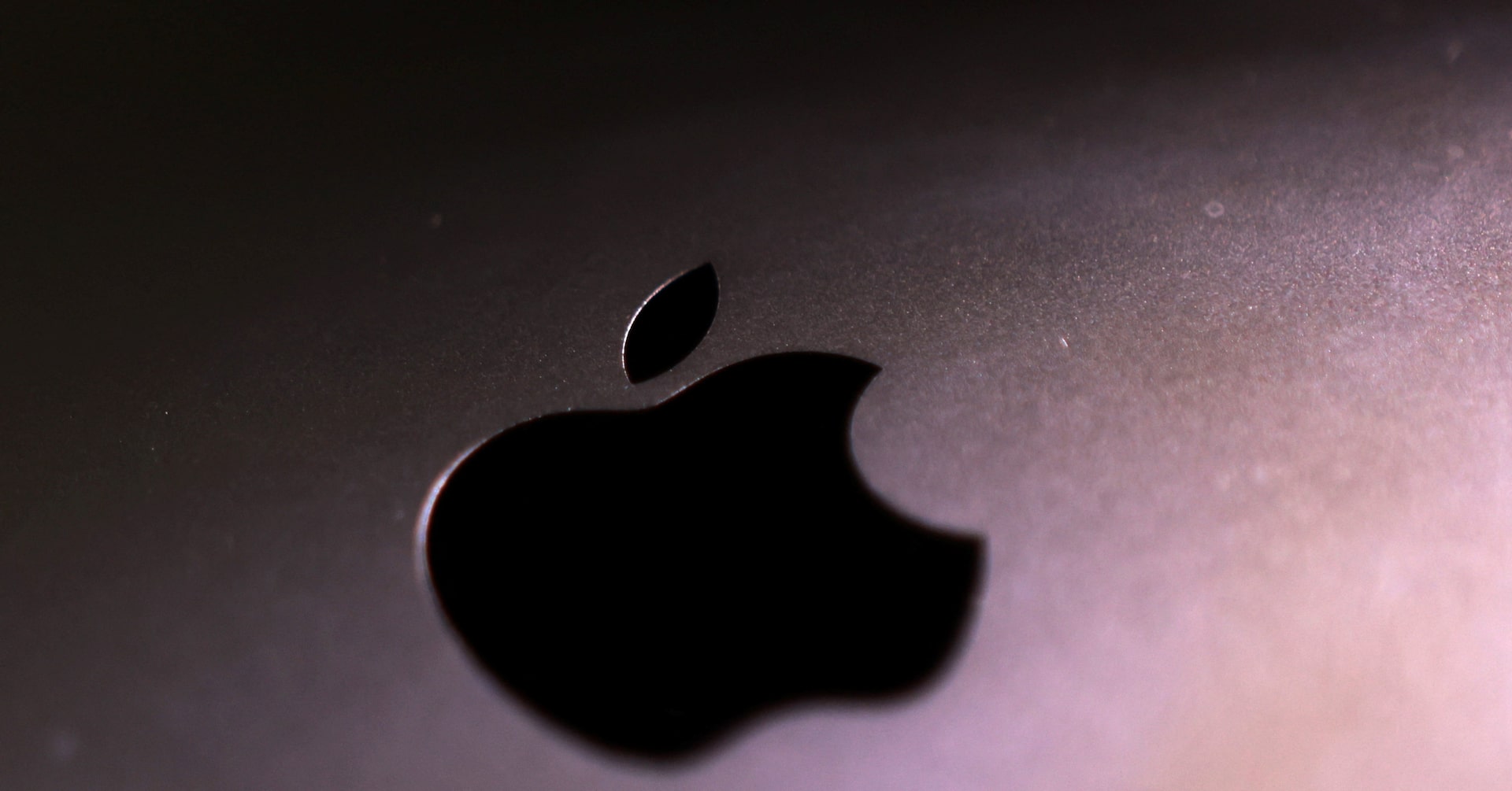 Apple ще приоритизира премиум iPhone модели през 2026: Какво означава това за пазара?