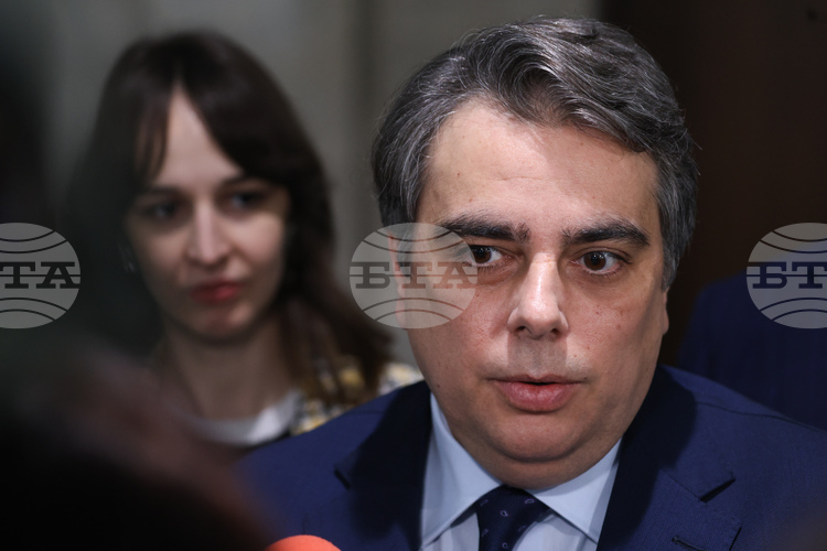Асен Василев: Президентът изпраща ясен сигнал срещу Пеевски с третия мандат
