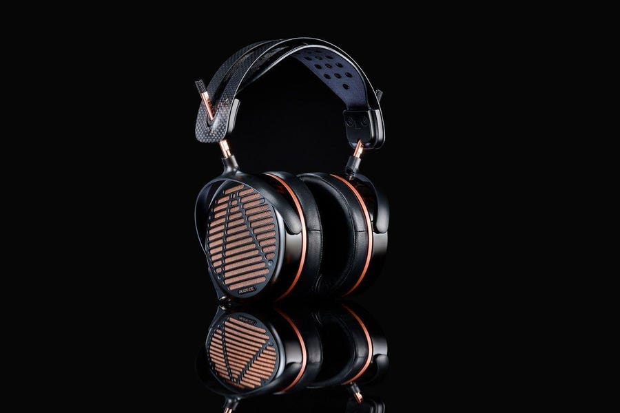 Audeze представя новите си флагмански слушалки LCD-5s с SLAM технология