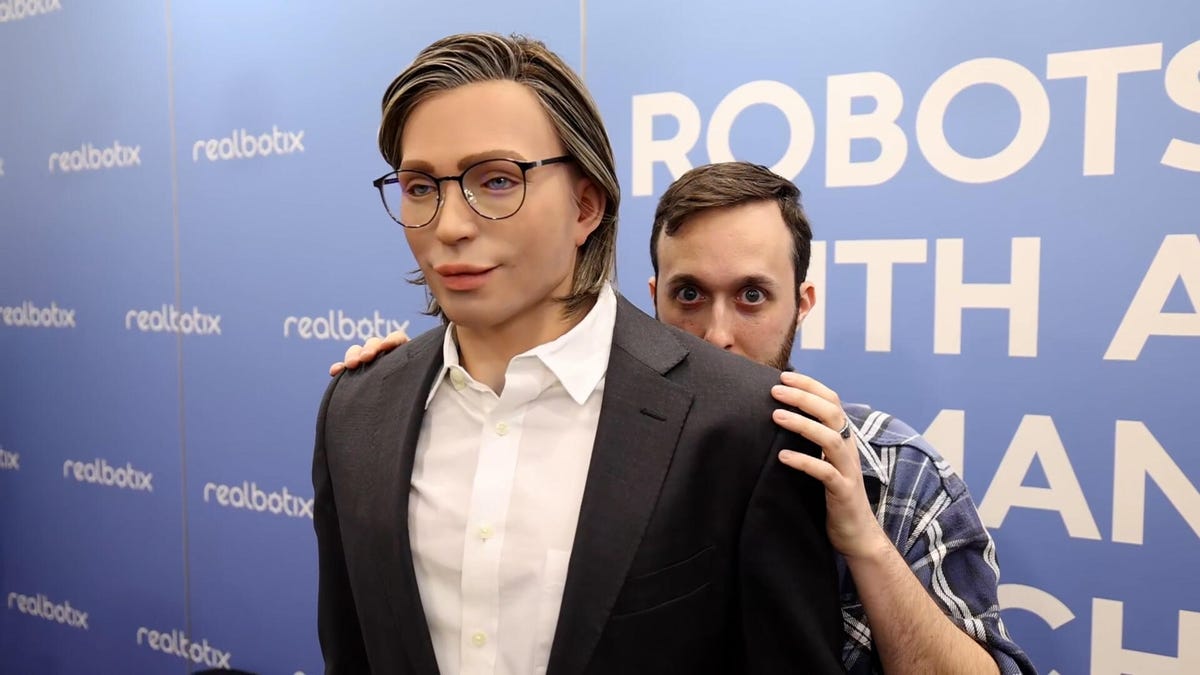 Интервю с новия робот на Realbotix: Човешкият облик на роботиката