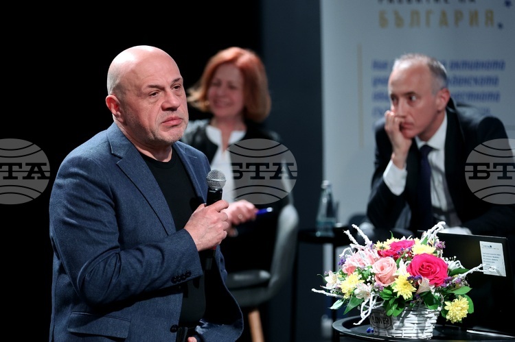 Томислав Дончев обсъжда иновациите в образованието на дискусия в София