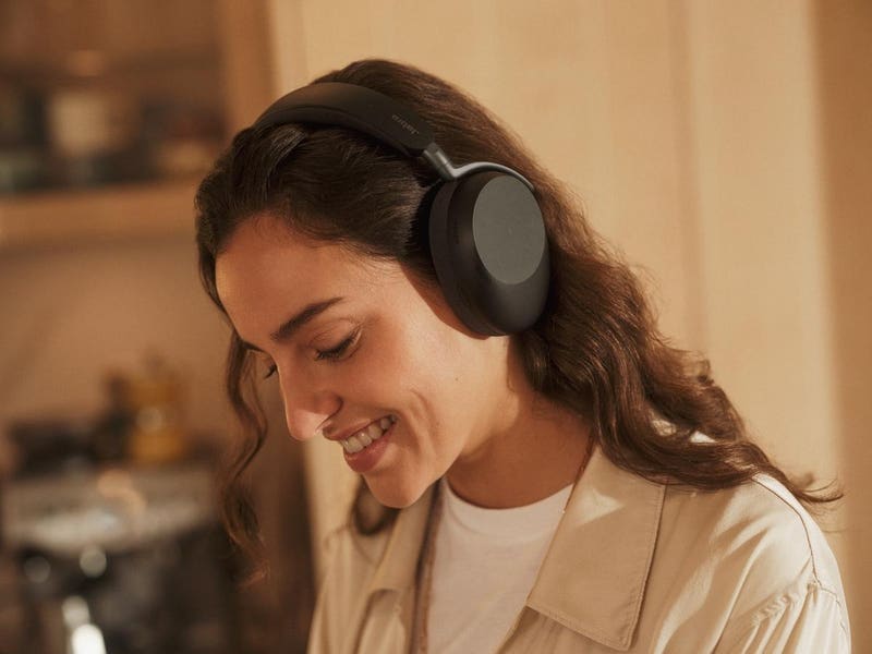 Jabra представя най-новите си слушалки с AI-базирано шумопотискане