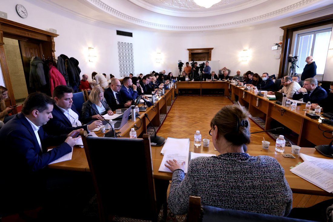 Правната комисия обсъжда промени в Изборния кодекс: Как ще гласуваме?