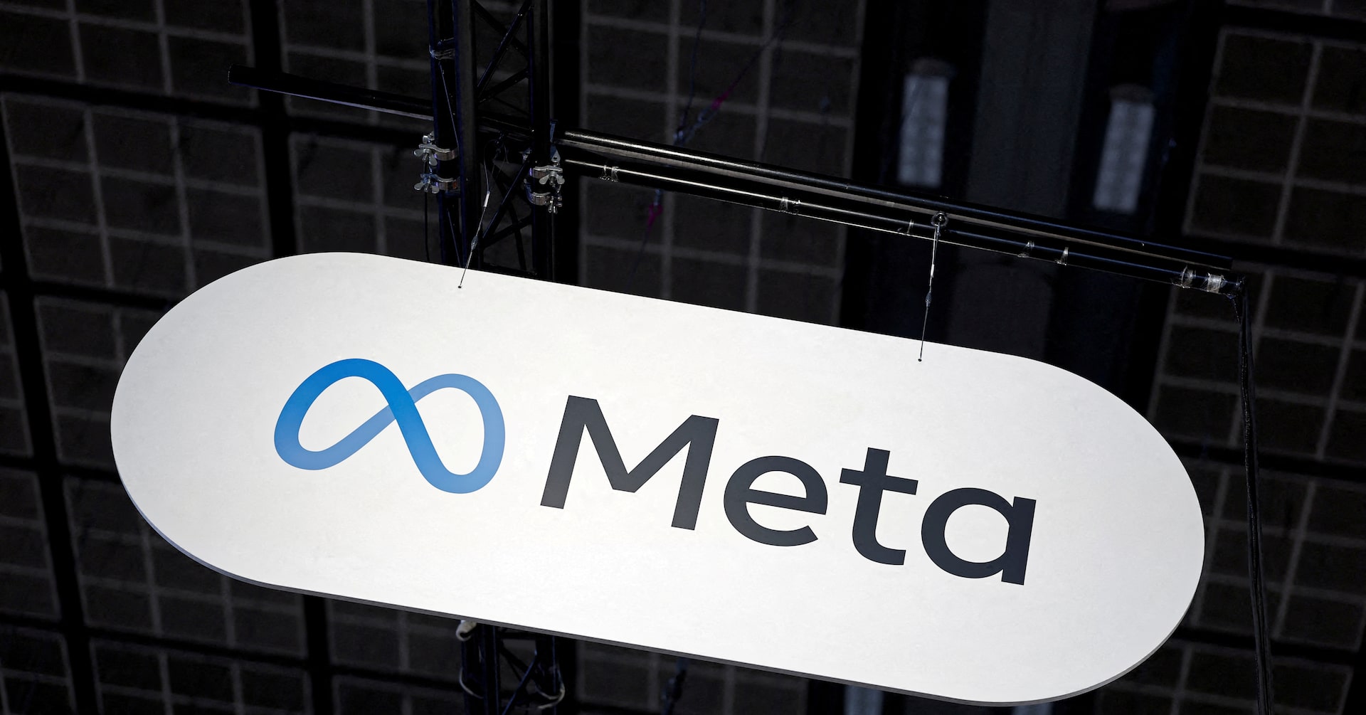 Meta инвестира до $6 милиарда в оптични кабели от Corning за AI центрове