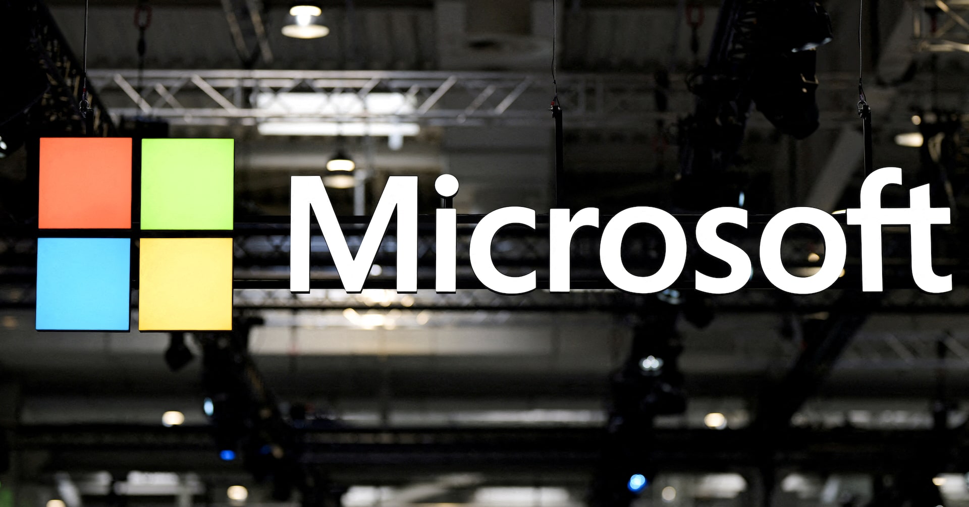 Спад на акциите на Microsoft след рекордни разходи за AI