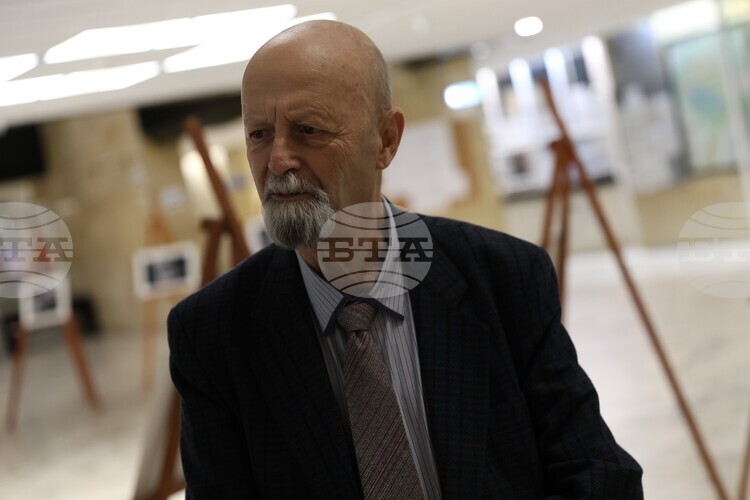 Изложбата „Моят свят” на доц. Петър Абаджиев: Празник на фотографията в Ямбол