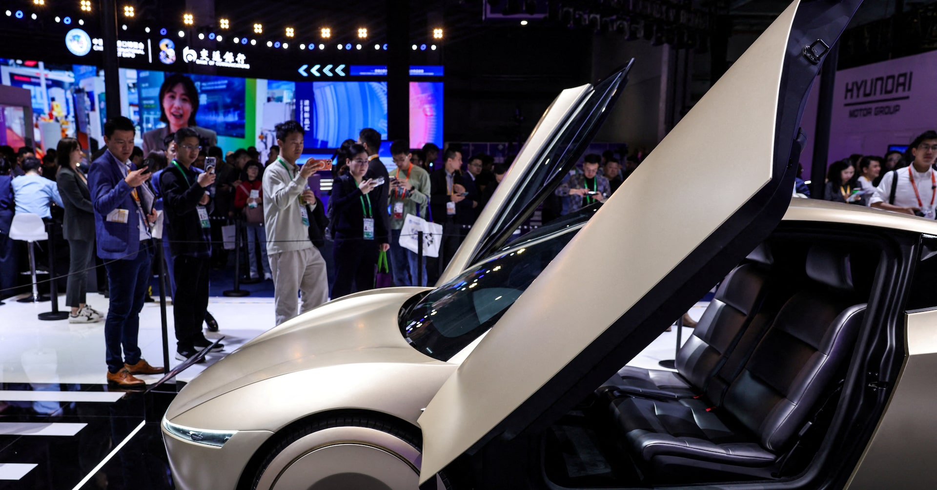 Tesla: Бавно начало за Cybercab и Optimus, но ускорение предстои, според Мъск