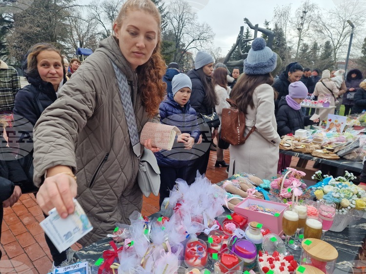 Благотворително хоро в Търговище събра над 6000 евро за лечение на дете