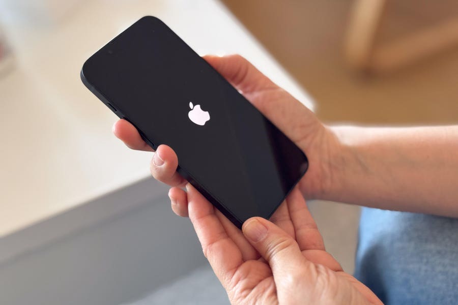 iPhone 17e: Очаквано пускане, но с разочароваща липса на функция