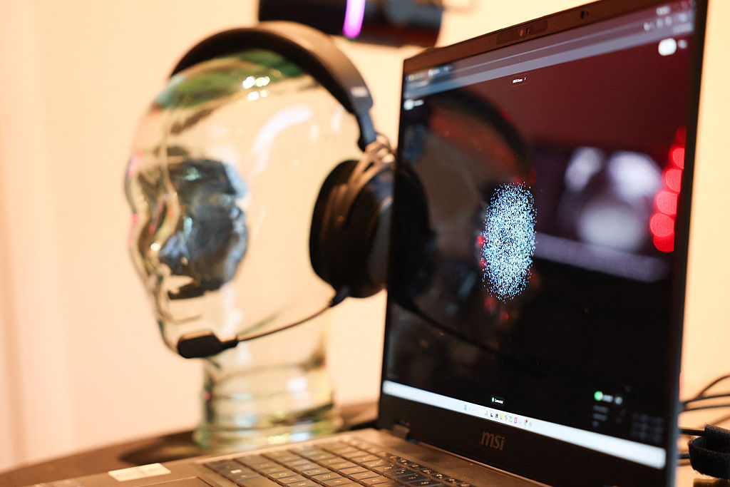 OpenAI инвестира в стартираща компания за интерфейс мозък-компютър на Сам Алтман