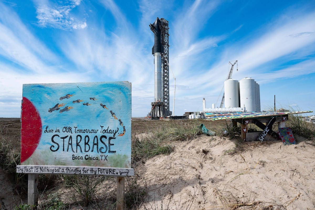 SpaceX глобена за сериозни нарушения след инцидент с кран в Starbase
