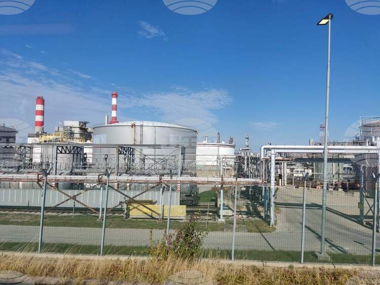 ЕС въвежда забрана за внос на нефтопродукти от руски нефт: Какво означава това за бизнеса?