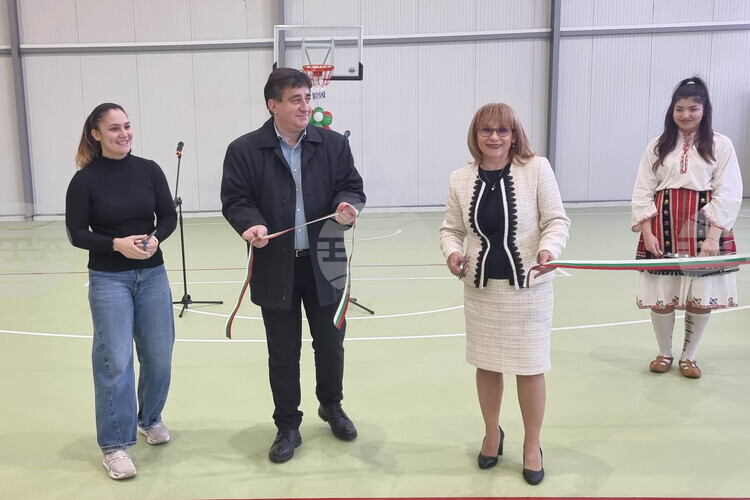 Откриване на нов физкултурен салон в СУ „Васил Априлов“ в Долна Митрополия