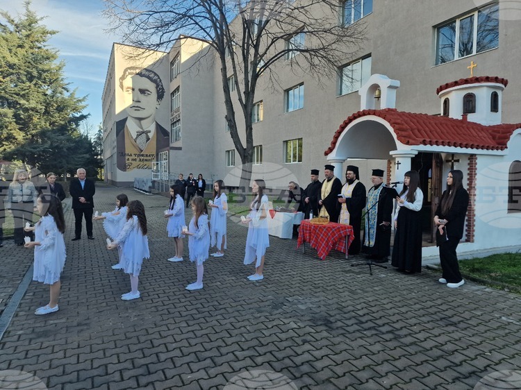 Откриване на параклис и СТЕМ кабинет в СУ „Васил Левски“ в Гълъбово
