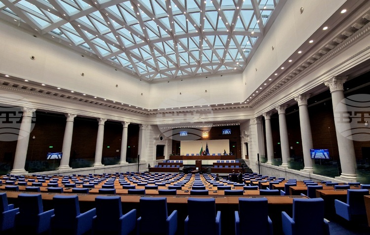 Парламентът обсъжда закриването на Комисията за противодействие на корупцията