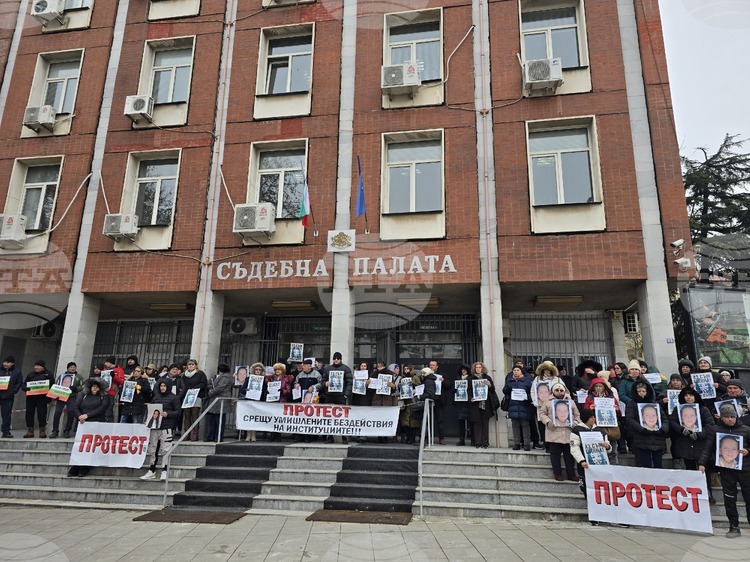 Протест в Плевен: Искания за справедливост в делото за катастрофата с 12-годишната Сияна