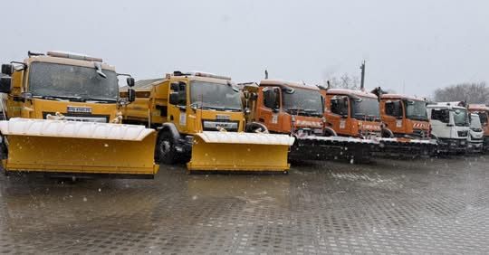 Екипи на „Чистота“ готови за обработка на улиците в Пловдив