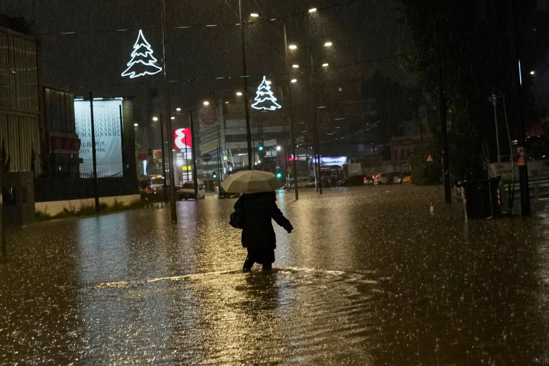 Наводнение в Атина: Жертви и предупреждение за опасно време