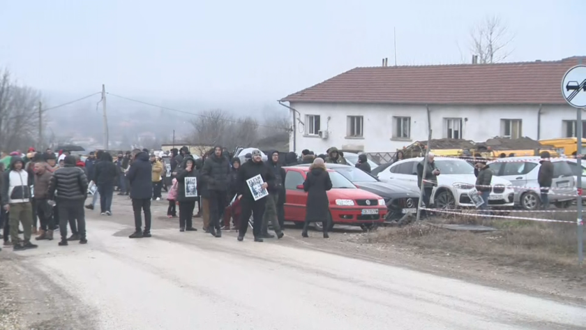 Протест за пътна безопасност затвори пътя между Плевен и Луковит