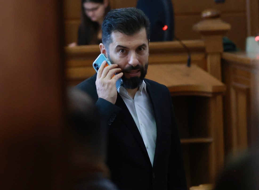 Съдът разглежда делото срещу Кирил Петков за арестите на Борисов и други