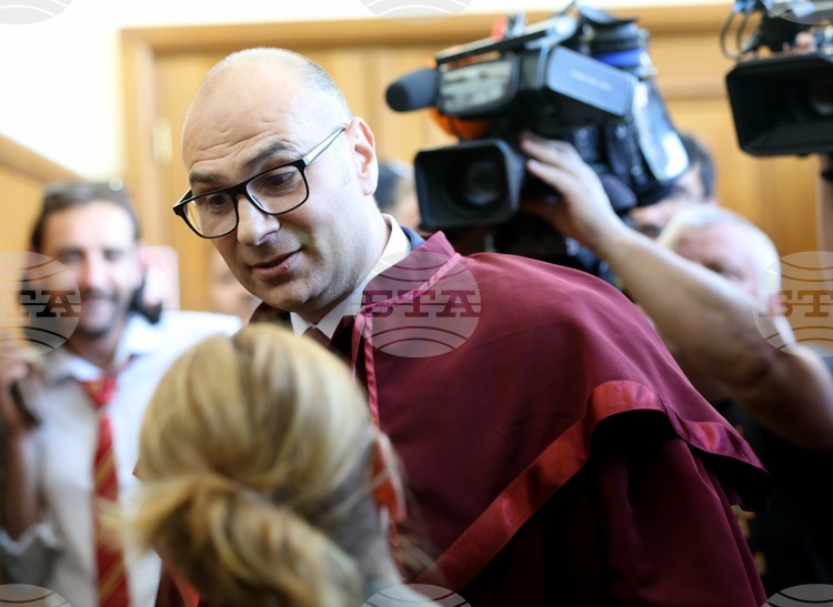 Съдът разпита прокурор по делото срещу бившия следовател Петьо Петров