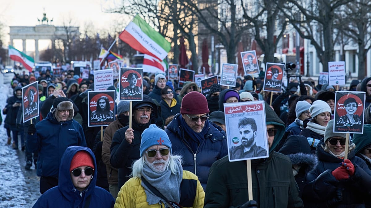 Геополитически промени: Тръмп обмисля действия срещу Иран, ЕС се адаптира в новия световен ред