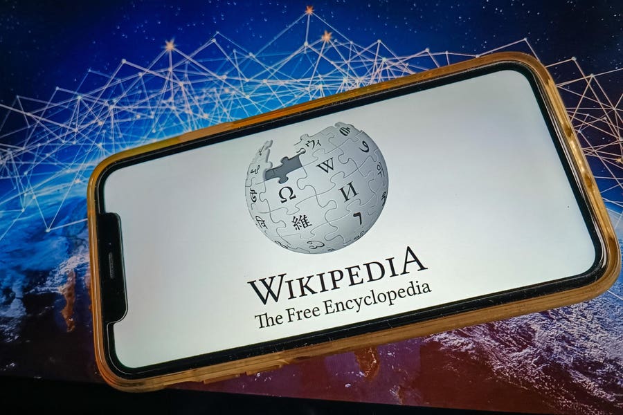 Wikipedia на 25: Продава достъп на Amazon, Meta и Microsoft