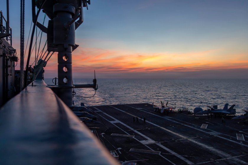 Американски самолет свали ирански дрон в Арабско море: Напрежение преди преговорите
