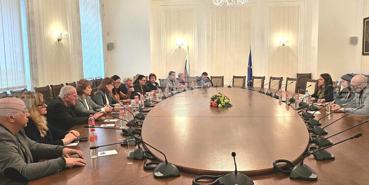 ЦИК и международни наблюдатели обсъждат подготовката за парламентарните избори в България