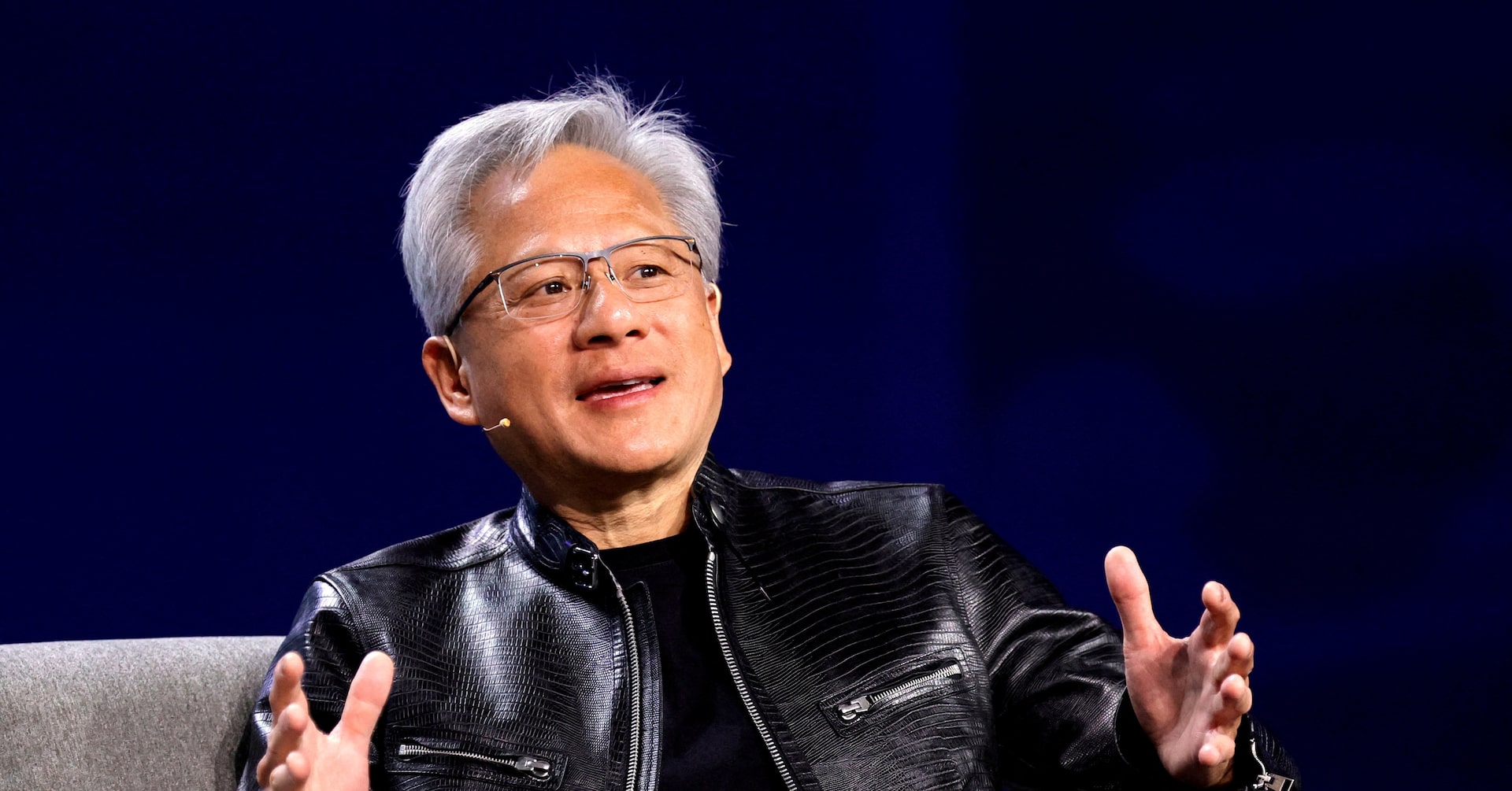 Nvidia CEO: Изкуственият интелект няма да замени софтуерните инструменти