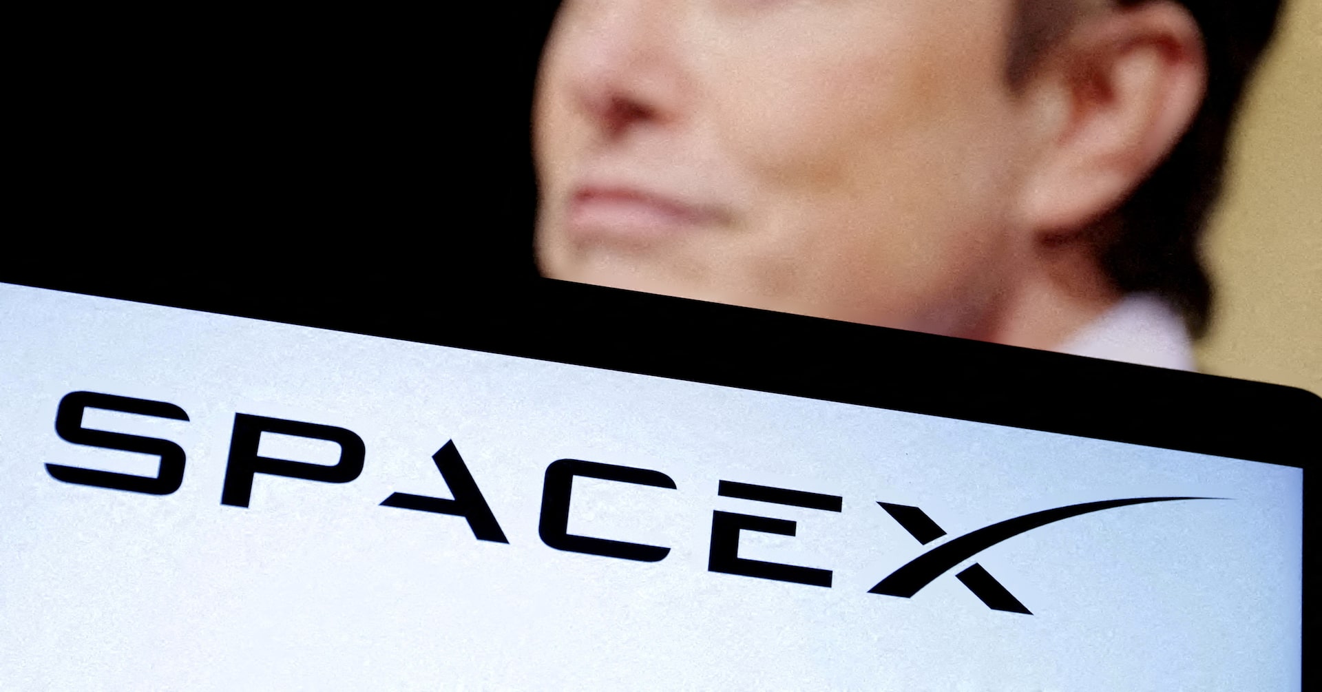Сливането на SpaceX и xAI: Бъдещето на космическите центрове за данни