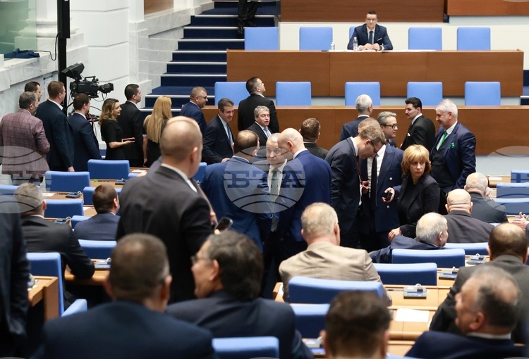 Напрежение в парламента: Заседанието прекъснато след декларация по случая 'Петрохан'