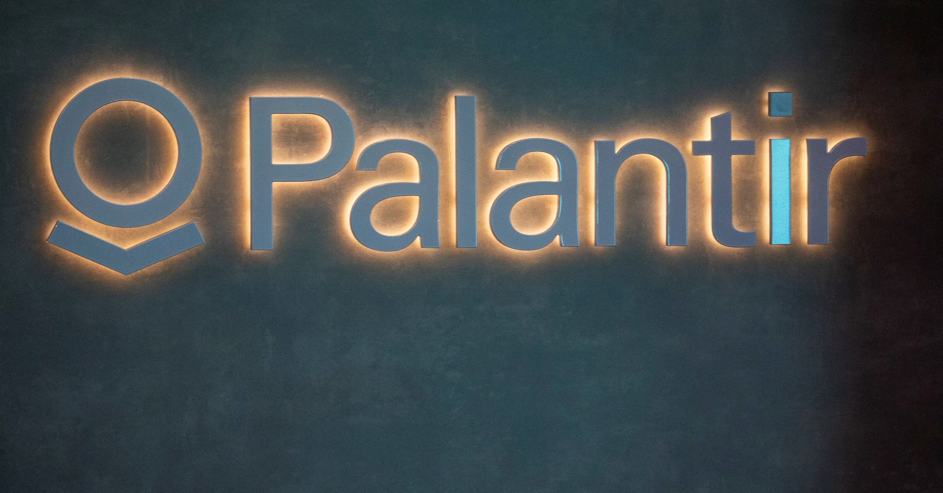 Palantir отчита ръст на акциите след увеличени продажби, подкрепени от американския отбранителен бюджет