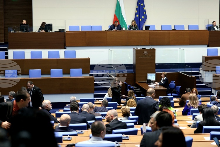 Парламентът отхвърли изслушване за закриването на детска хирургия във Варна