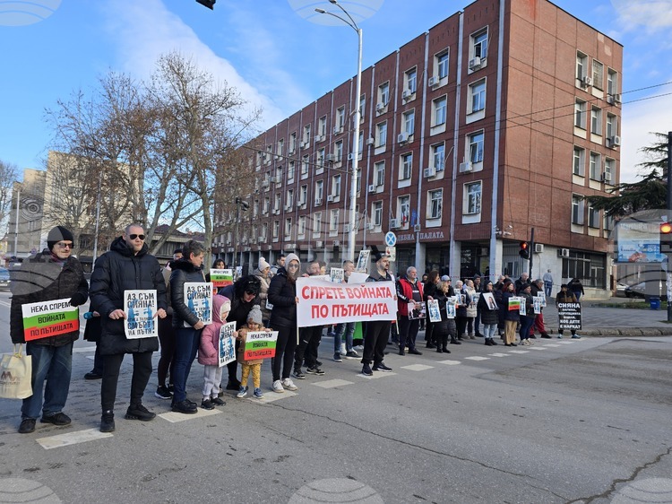 Протест в Плевен: Искания за справедливост по делото за катастрофата с 12-годишната Сияна Попова